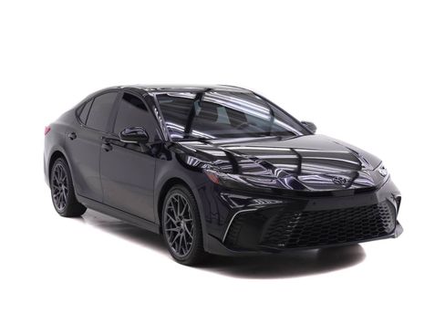 Used 2025 Toyota Camry XSE w/ Premium Plus Package AWD/4WD image 2