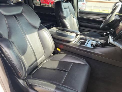 Used 2024 Jeep Wagoneer Series II w/ Flexible Seating Group RWD image 27
