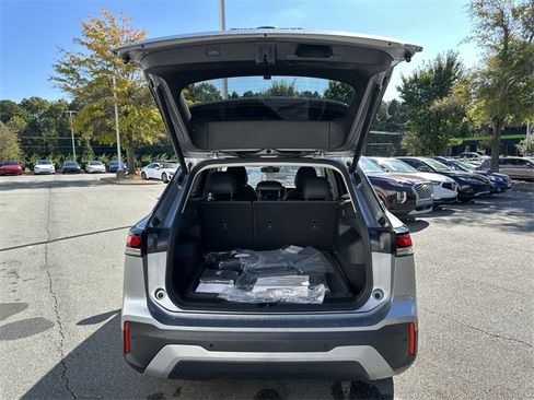 New 2025 Volkswagen Tiguan SE image 23