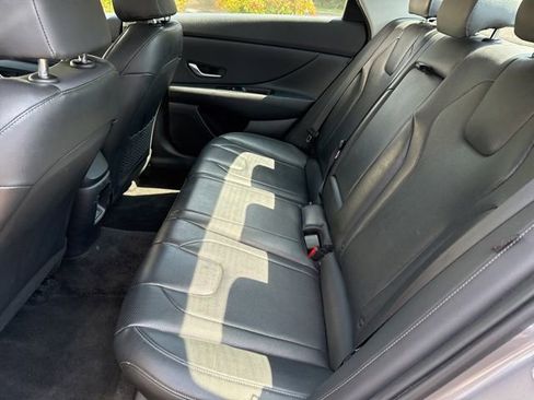 Used 2024 Hyundai Elantra Limited image 16