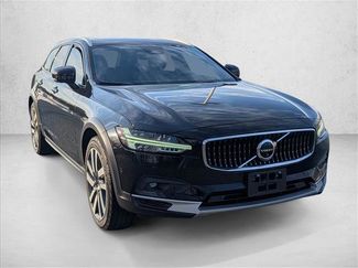 Used 2022 Volvo V90 B6 Cross Country w/ Lounge Package video 3