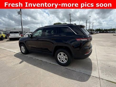 Used 2023 Jeep Grand Cherokee Laredo w/ Luxury Tech Group I image 2