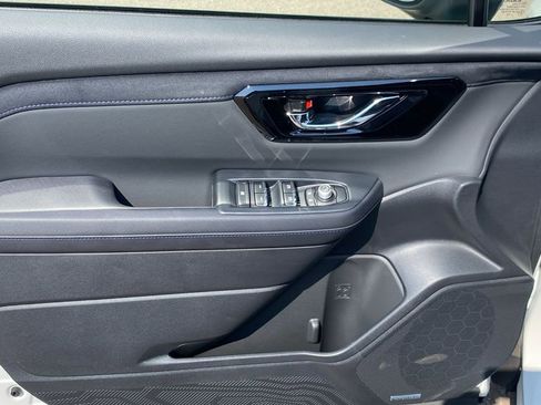 Used 2025 Subaru Forester Limited image 17