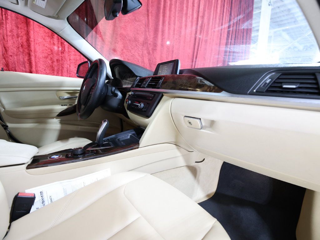 Used 2014 BMW 320i Sedan RWD image 21
