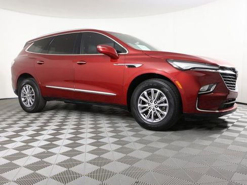 Used 2024 Buick Enclave Premium image 3