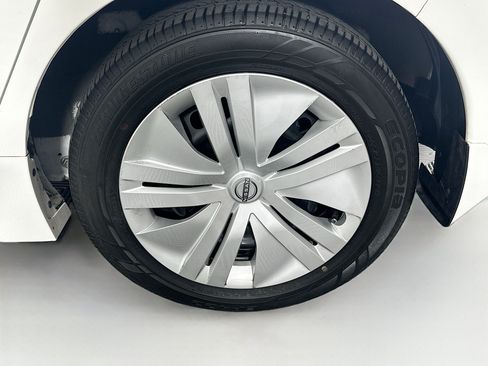 Used 2025 Nissan Leaf S FWD image 11