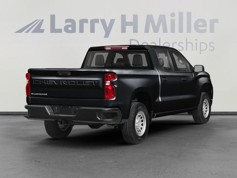 Used 2024 Chevrolet Silverado 1500 RST image 2