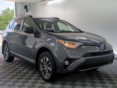 Used 2018 Toyota RAV4 XLE w/ Convenience Package AWD/4WD image 7