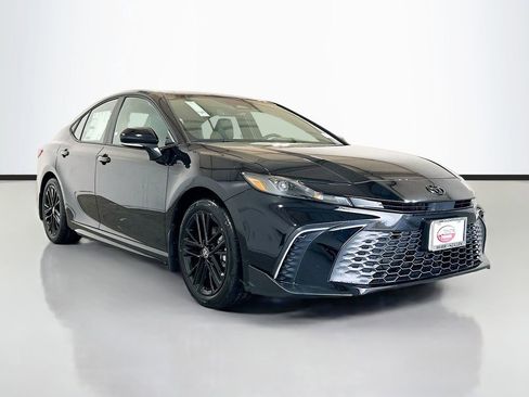 New 2026 Toyota Camry SE FWD image 3