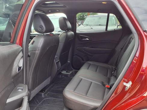 Used 2024 Chevrolet Trax RS w/ Sunroof Package FWD image 11