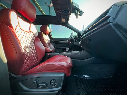 Used 2019 Audi SQ5 Premium Plus w/ Premium Plus Package image 32