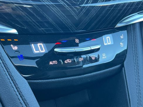 Certified 2025 Cadillac XT6 Premium Luxury image 28