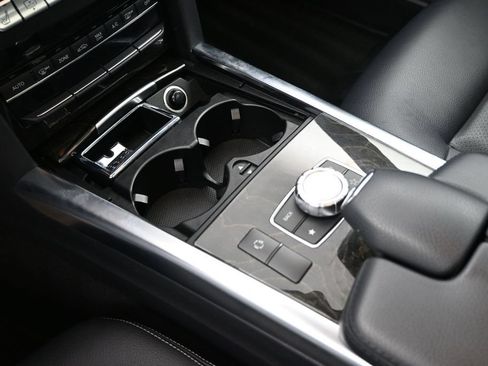 Used 2014 Mercedes-Benz E 250 BlueTEC Sedan image 5