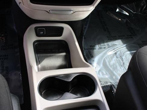 Used 2022 Chrysler Voyager LX FWD image 19