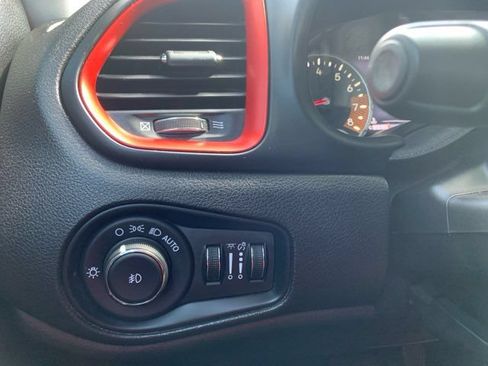 Used 2021 Jeep Renegade Trailhawk AWD/4WD image 35
