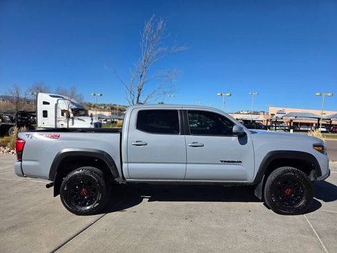 Used 2019 Toyota Tacoma TRD Off-Road image 9
