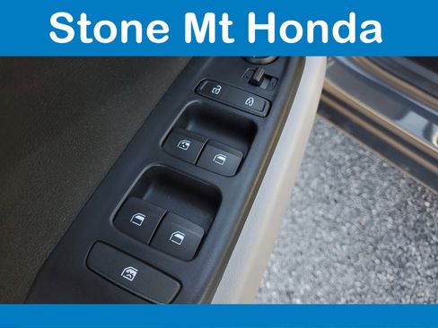 Used 2024 Hyundai Venue SEL image 21