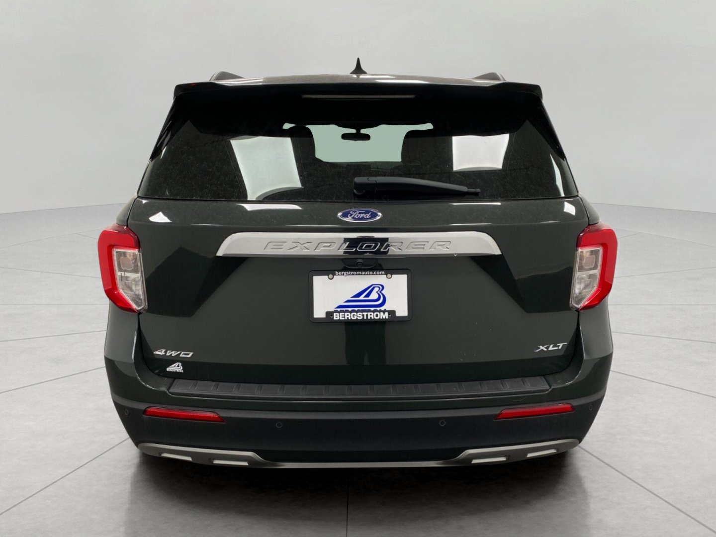 Used 2024 Ford Explorer XLT w/ Equipment Group 202A AWD/4WD image 5