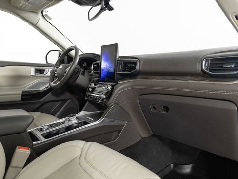 Used 2021 Ford Explorer Platinum w/ Equipment Group 601A image 27