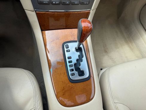 Used 2005 Lexus ES 330 w/ Preferred Accessory Pkg FWD image 14