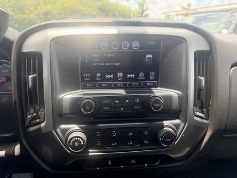 Used 2018 Chevrolet Silverado 1500 LT RWD image 17