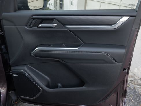 Used 2025 GMC Acadia Elevation image 31