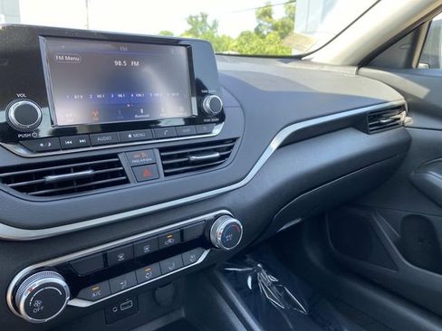 Used 2024 Nissan Altima 2.5 S FWD image 31