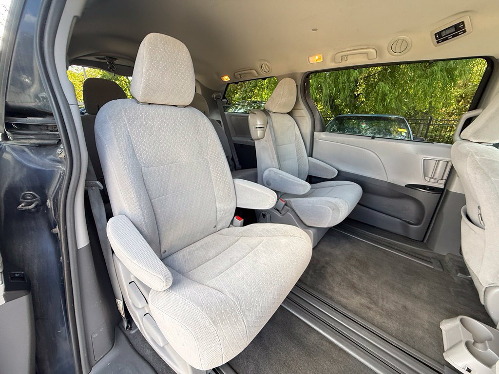 Used 2018 Toyota Sienna LE FWD image 41