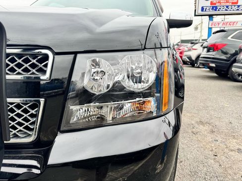 Used 2013 Chevrolet Avalanche LTZ image 9