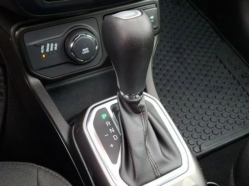 Used 2022 Jeep Renegade Latitude w/ Sun/Sound Group image 15