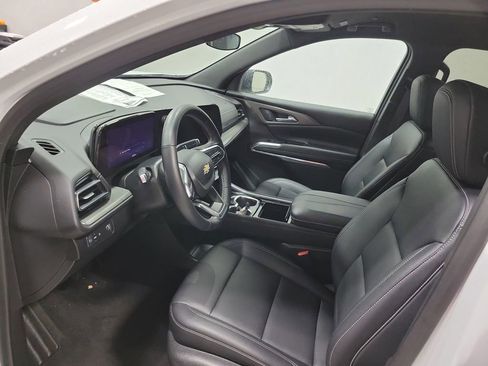 Used 2024 Chevrolet Traverse LT image 4