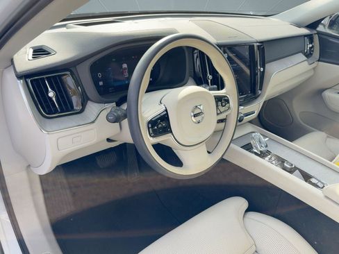 Certified 2023 Volvo XC60 B5 Ultimate w/ Protection Package Premier image 4