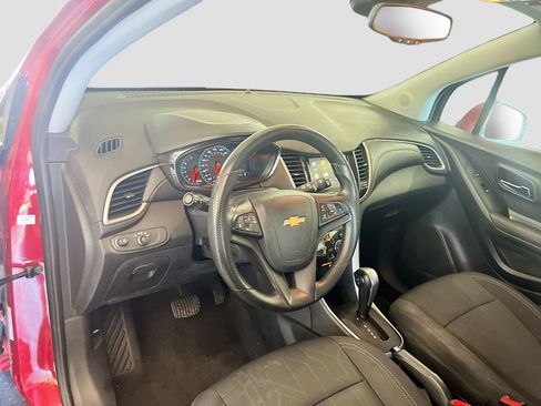 Used 2019 Chevrolet Trax LT FWD image 9