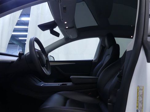 Used 2023 Tesla Model Y Long Range AWD/4WD image 22