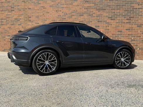 New 2024 Porsche Macan 4 Electric image 7