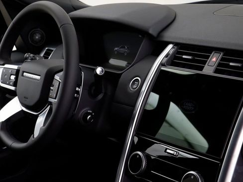 New 2025 Land Rover Discovery S AWD/4WD image 22