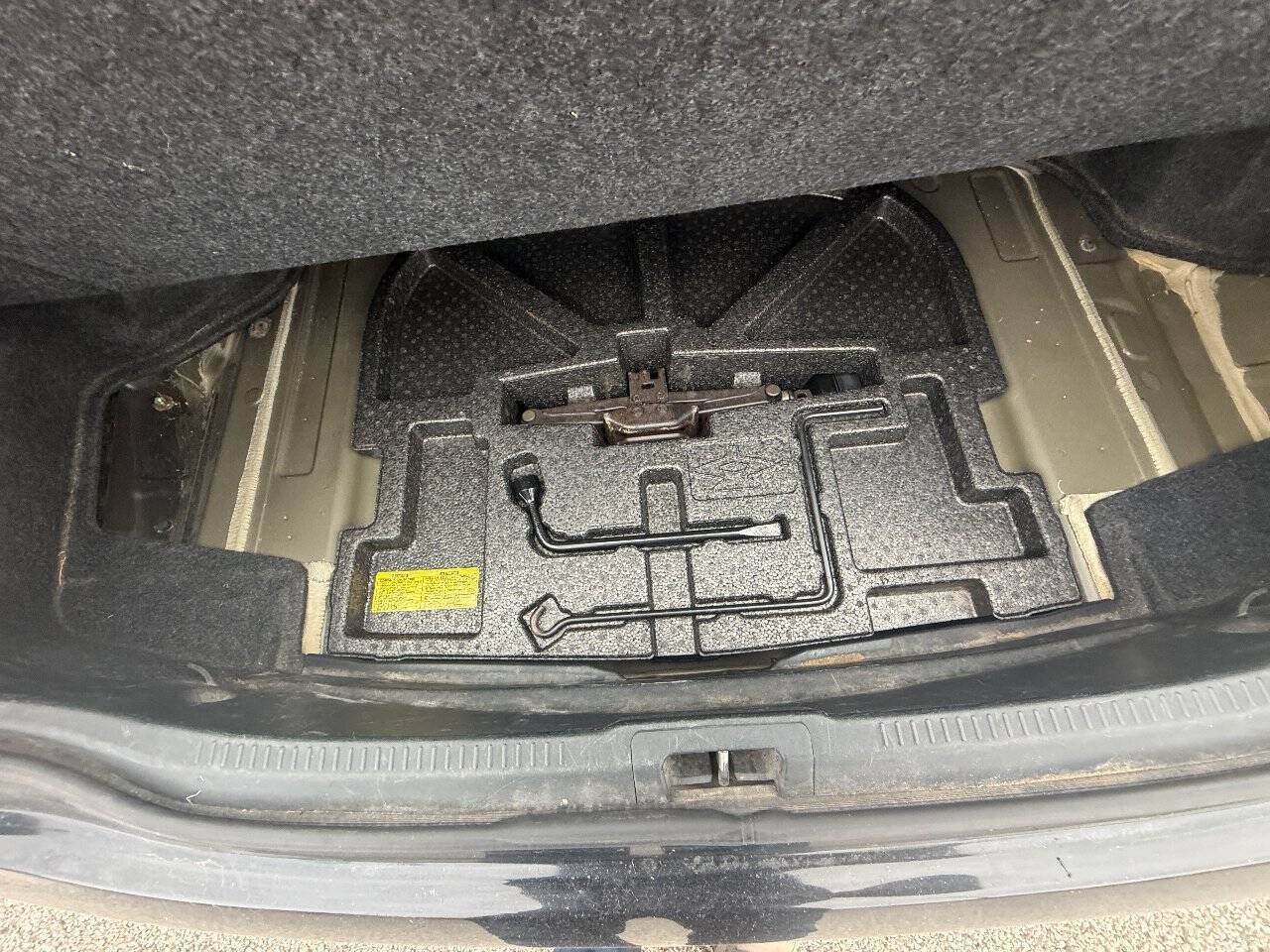 Used 2012 Toyota Camry LE FWD image 18