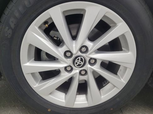 Used 2024 Toyota Camry LE w/ Convenience Package image 31