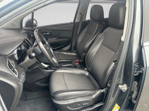 Used 2019 Chevrolet Trax LT w/ LT Convenience Package image 10