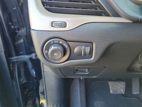 Used 2018 Jeep Cherokee Latitude w/ Mobile Office Group image 16