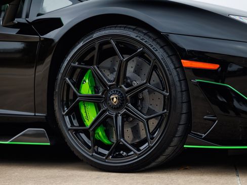 Used 2021 Lamborghini Aventador SVJ image 40
