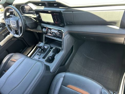 Used 2024 GMC Sierra 1500 AT4 w/ Technology Package AWD/4WD image 28