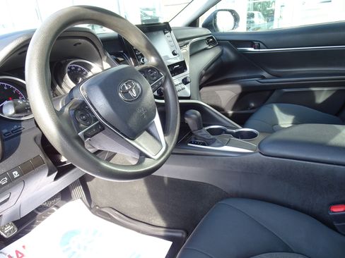 Used 2021 Toyota Camry LE image 10