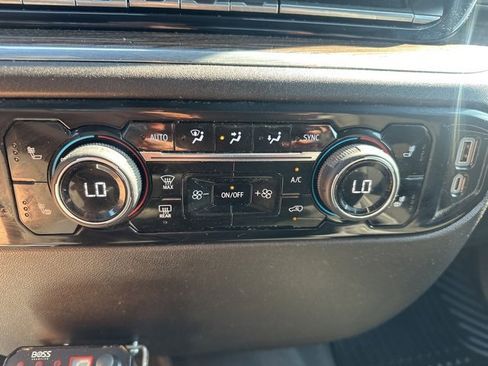 Used 2024 Chevrolet Silverado 3500 LT image 16