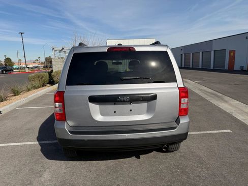 Used 2017 Jeep Patriot Sport image 5