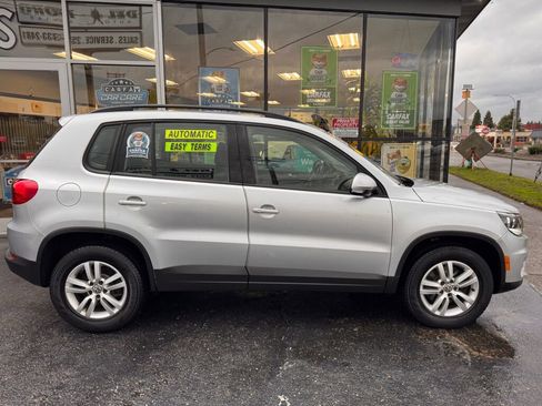 Used 2017 Volkswagen Tiguan S image 6
