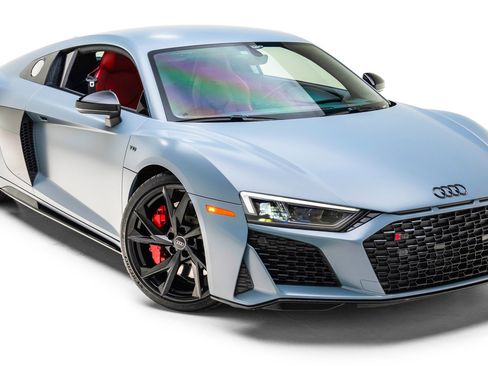 Used 2022 Audi R8 V10 w/ Premium Package RWD image 38