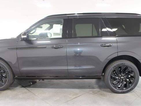 New 2025 Lincoln Navigator Reserve w/ Jet Appearance Package image 5