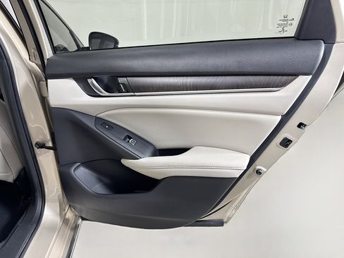Used 2019 Honda Accord Touring image 26