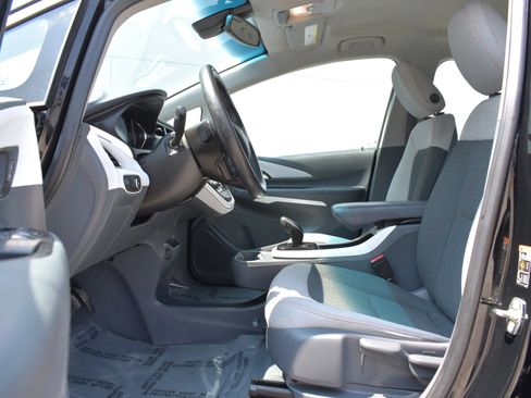 Used 2017 Chevrolet Bolt LT FWD image 10